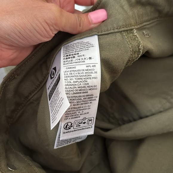 Levi Utility Olive Green Women's Shorts size 30 - Picture 7 of 7